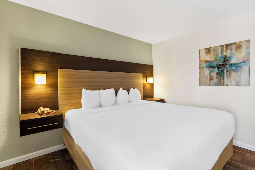 Sonesta Essential NW Houston 12/61