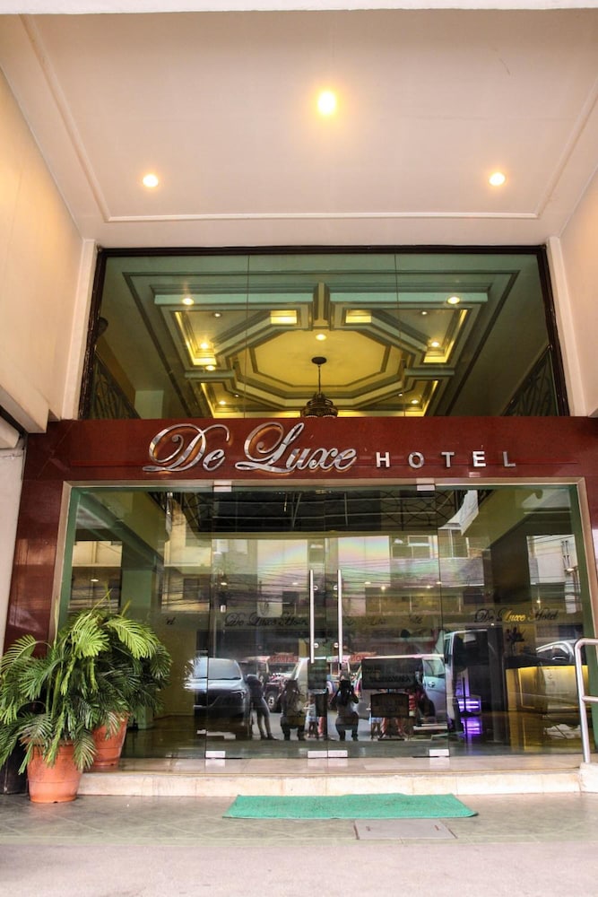 De Luxe Hotel 2/40