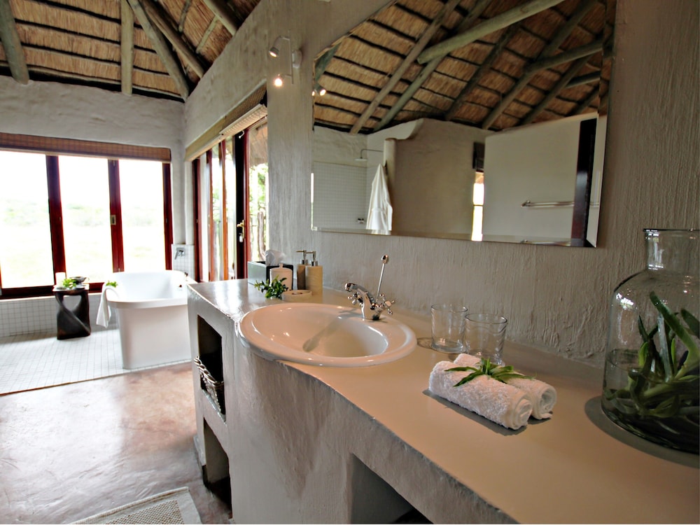 Hlosi Game Lodge 71/73