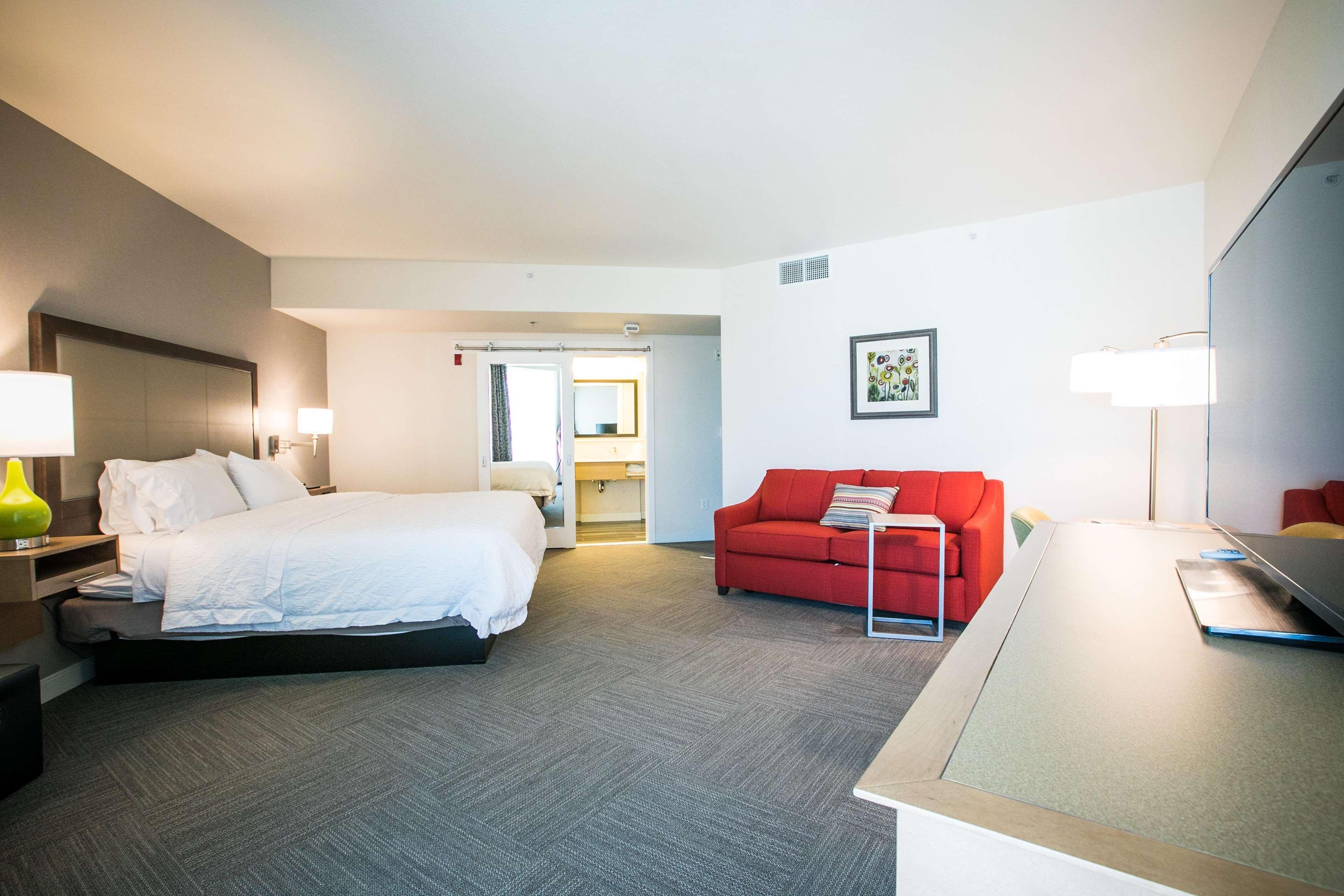 STUDIO, SUITE, KING BED