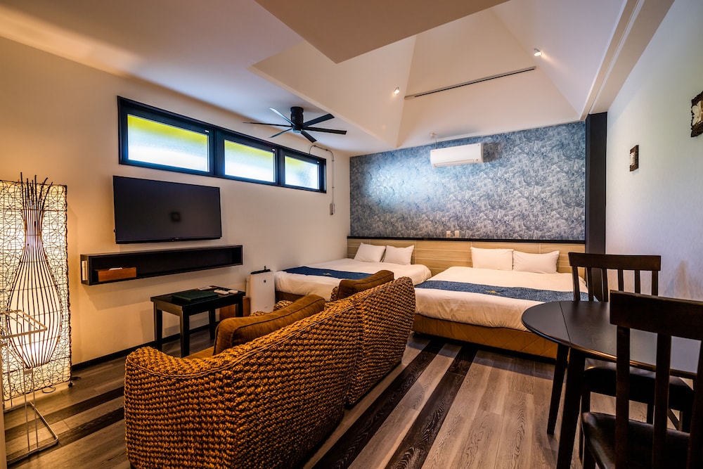 VILLA, TWIN BEDS, KITCHEN