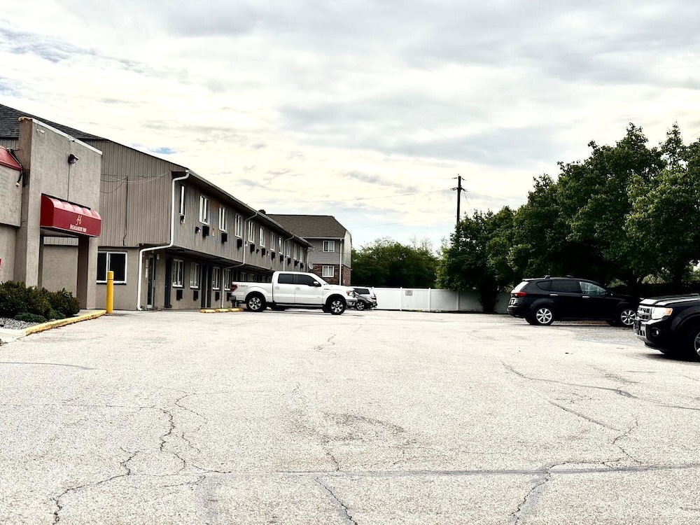 Highlander Inn Cleveland Beachwood Near I-480 22/28