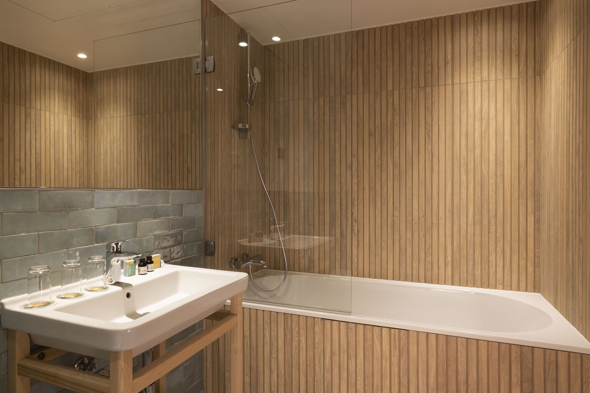 DELUXE