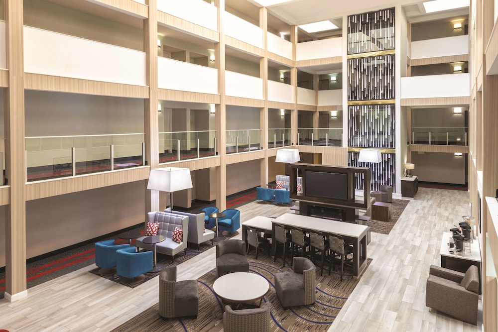 La Quinta Inn & Suites by Wyndham Atlanta Airport South 32/47