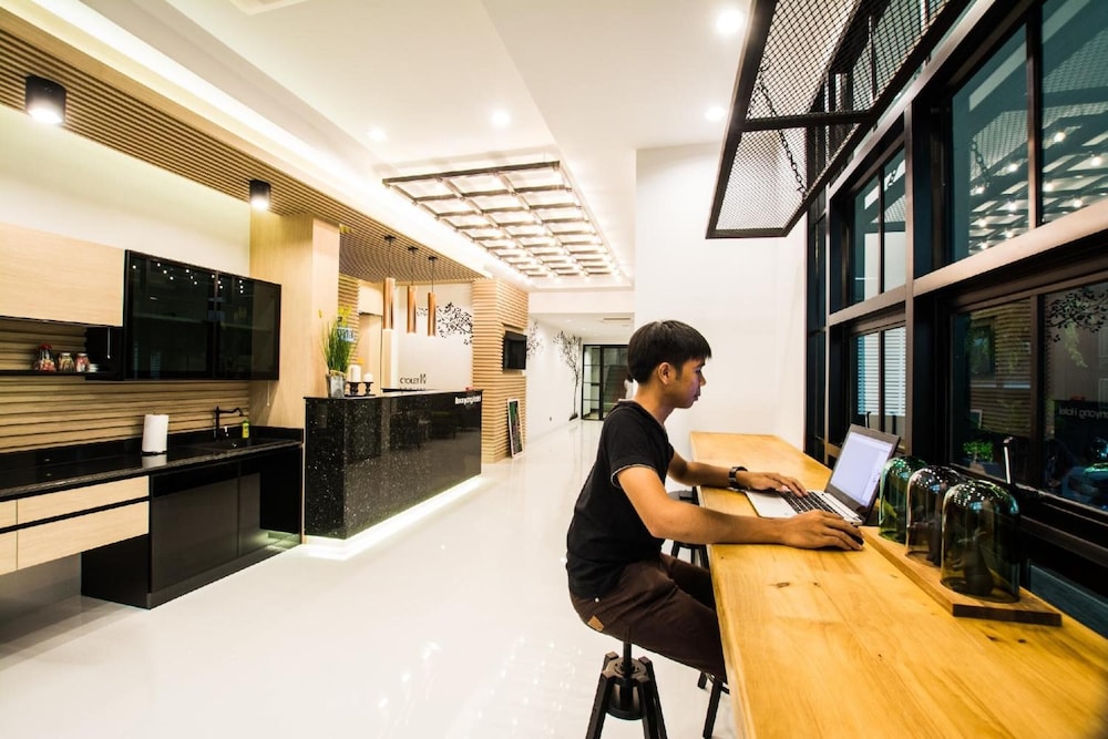 B Y Hotel Kanchanaburi 6/63