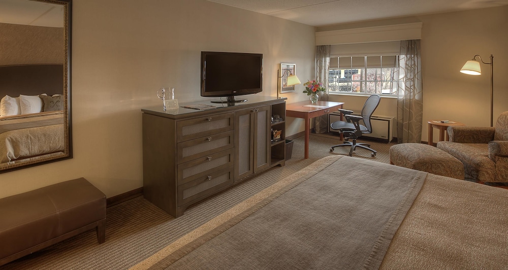 Best Western Plus the Normandy Inn Suites 21/31