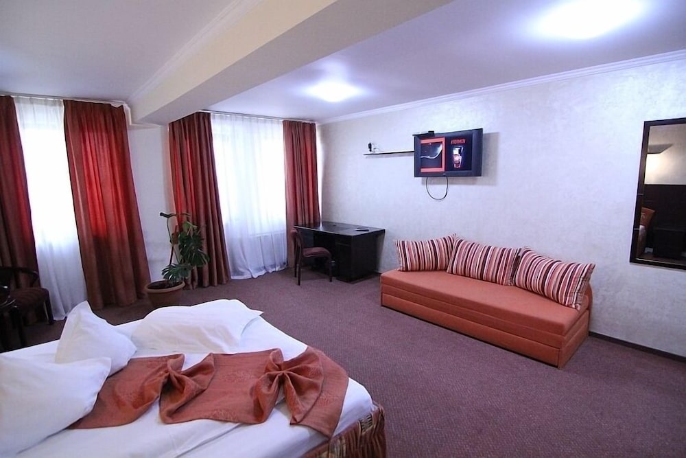 Hotel Helin Aeroport 10/25