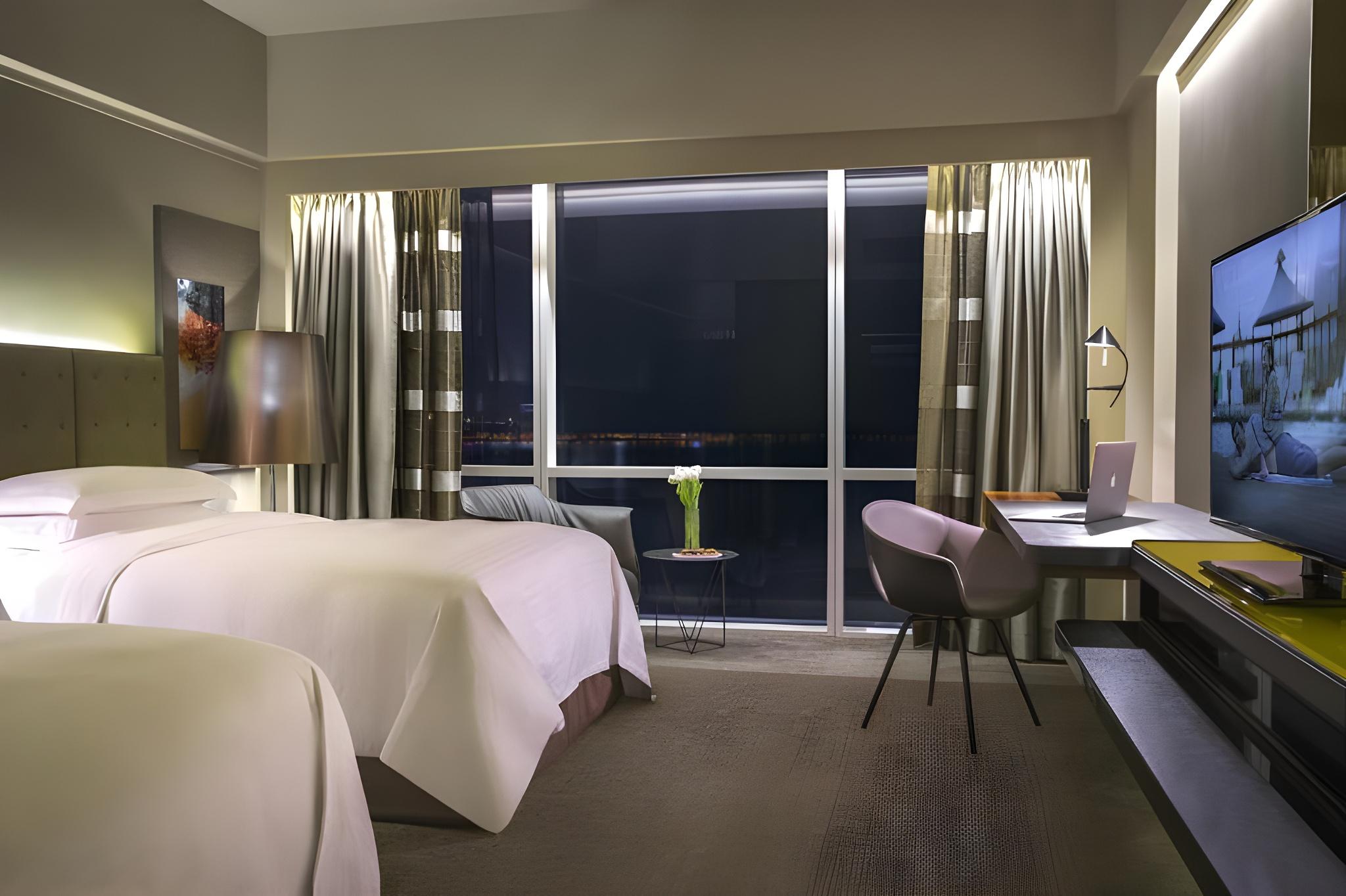 CLUB ROOM