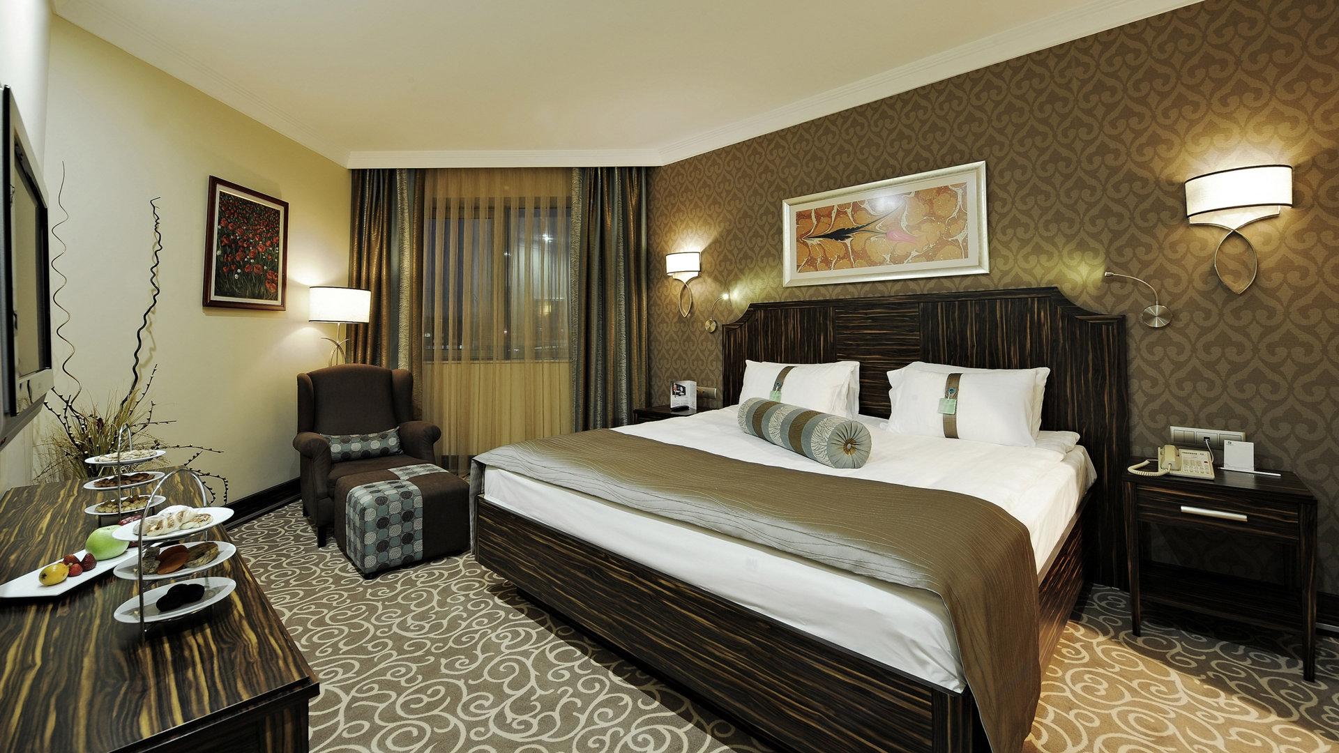 Suite, King Bed, Sofa