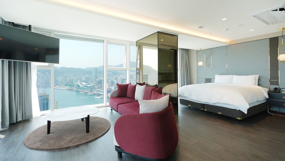 Royal, Ocean, Premium, Suite, King Bed