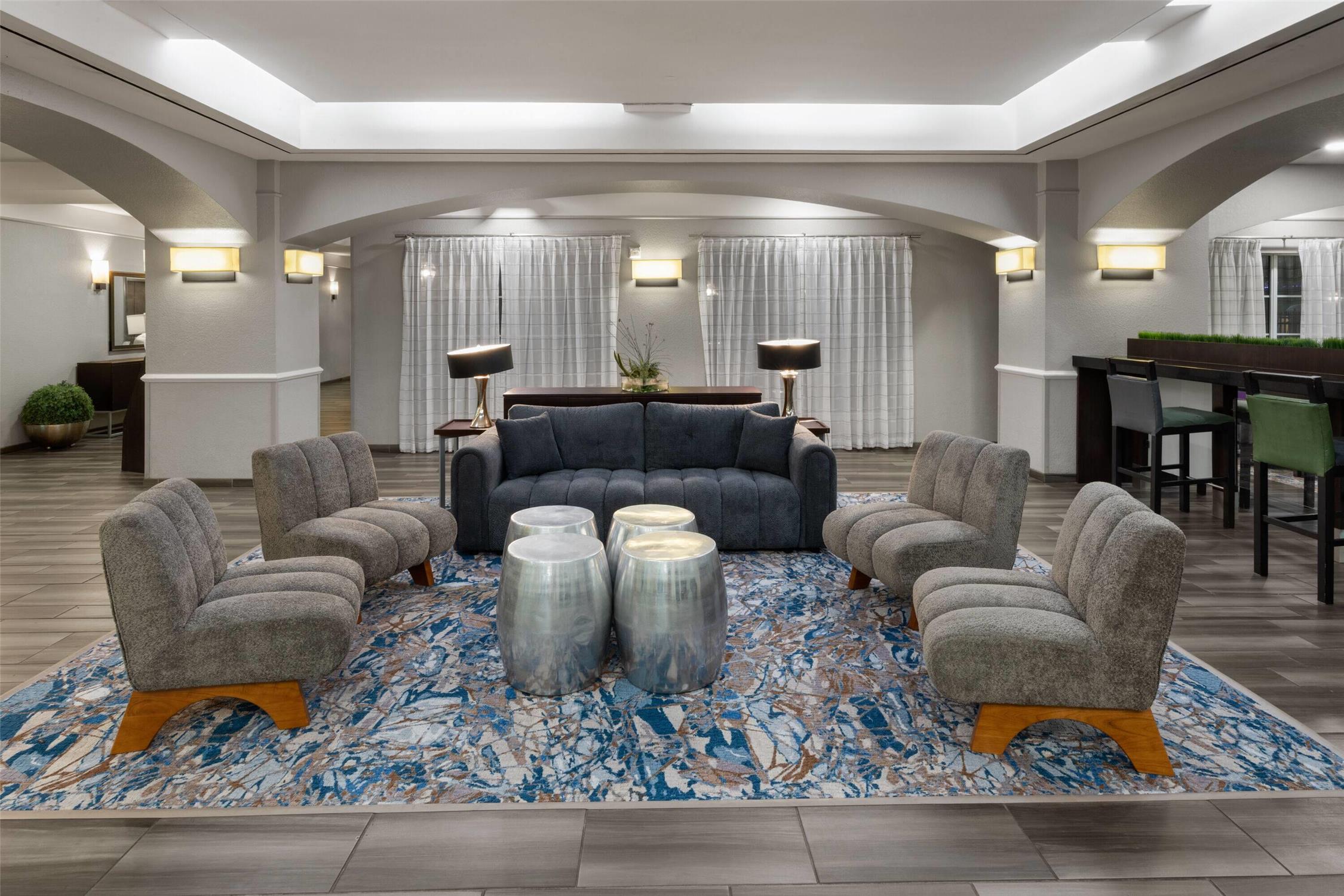 La Quinta Inn & Suites by Wyndham San Antonio Airport 37/63