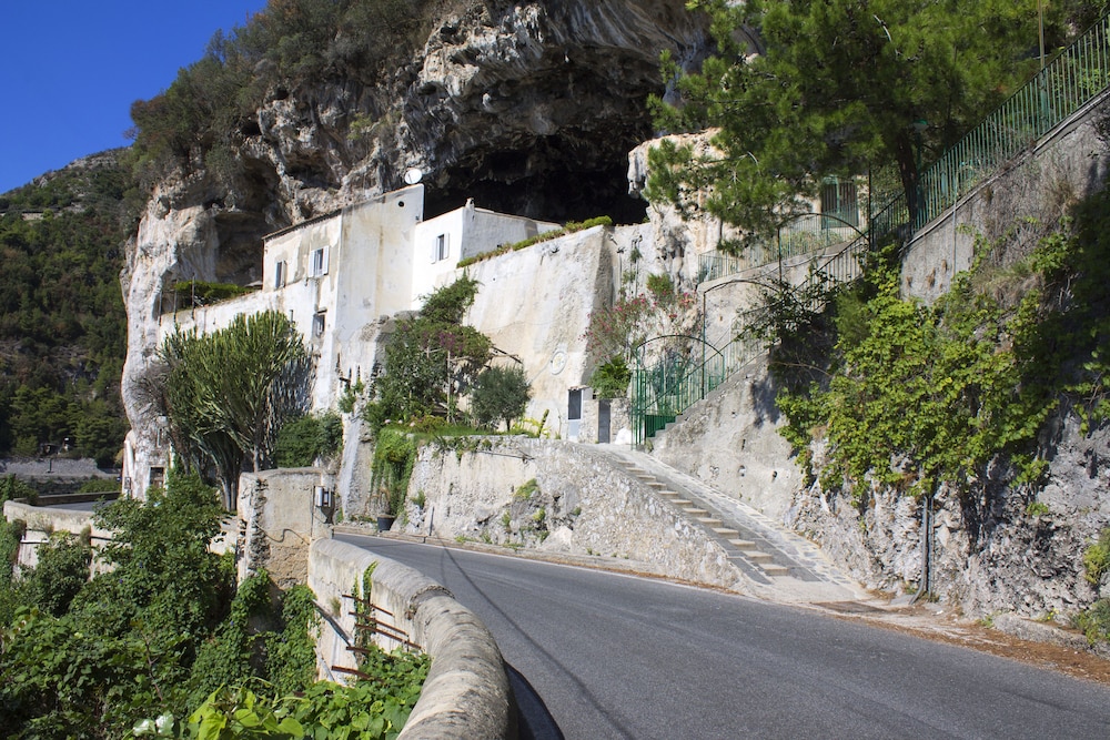 Badia Santa Maria De' Olearia 60/66