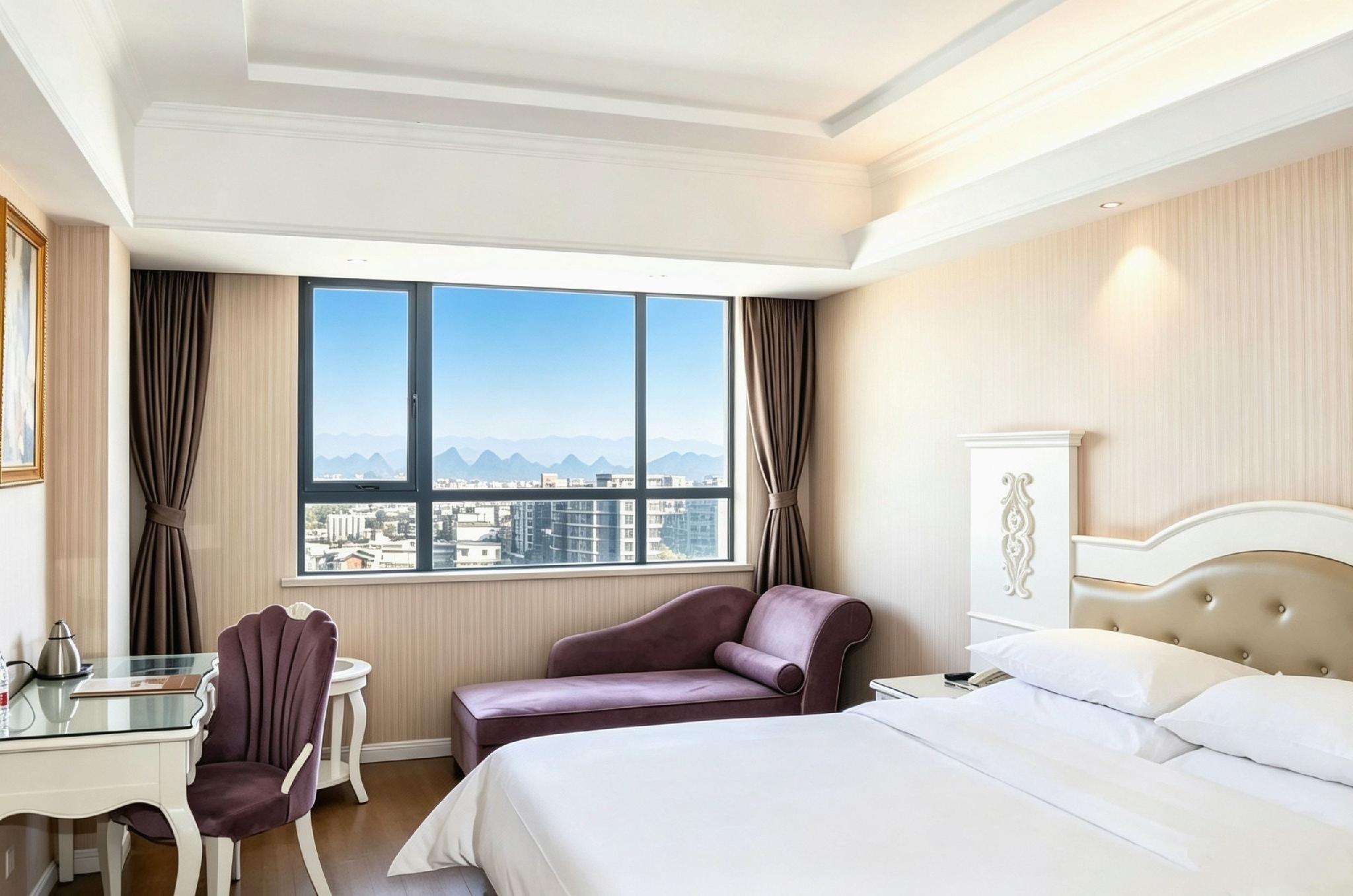 Vienna Hotel (Guilin Railway Station Liangjiang Sihu) 24/45