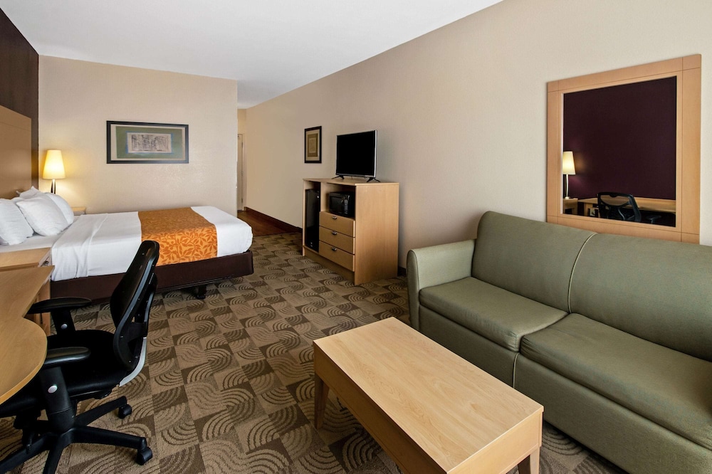 La Quinta Inn And Suites By Wyndham Tucumcari 47/68