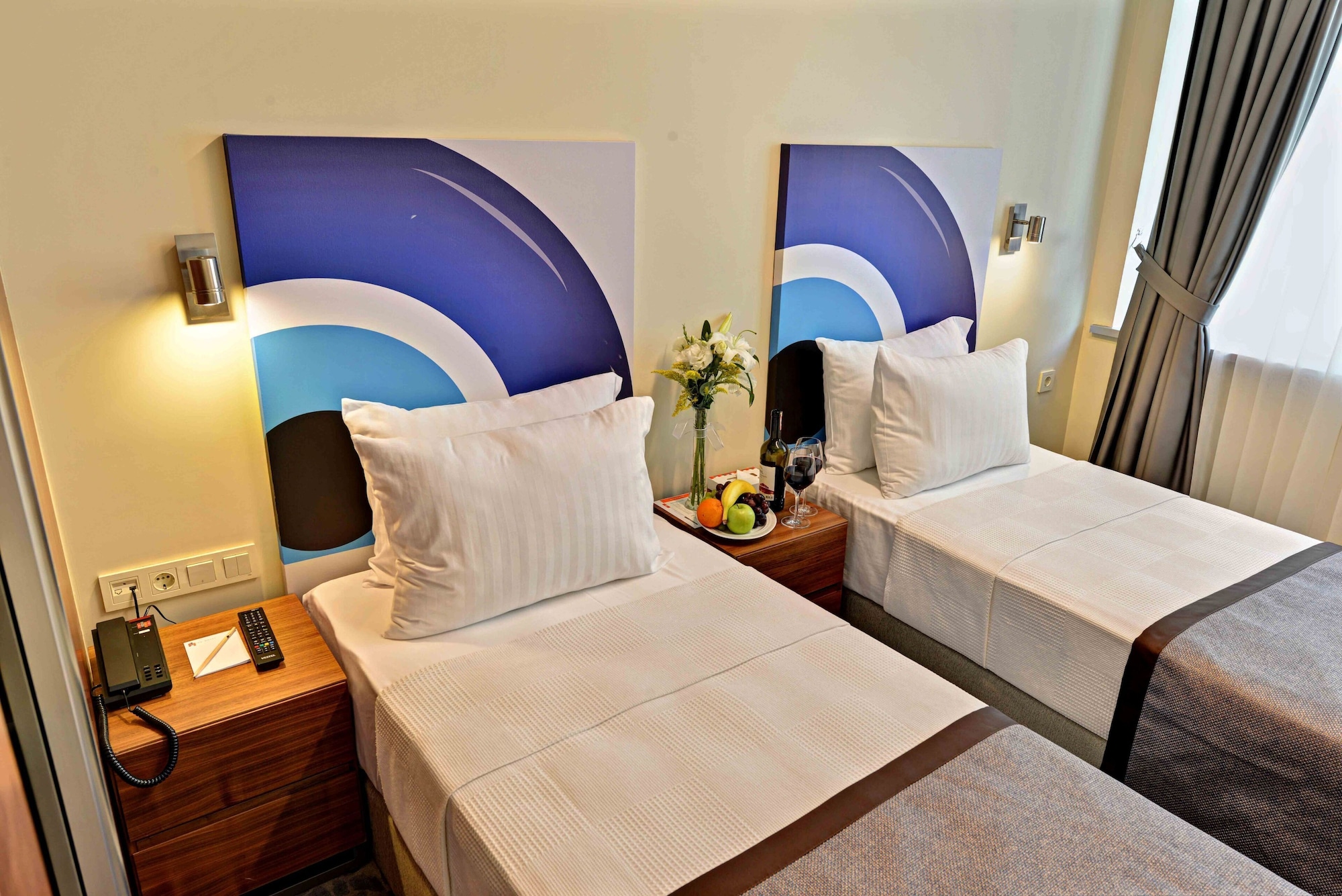 ROOM, TRIPLE