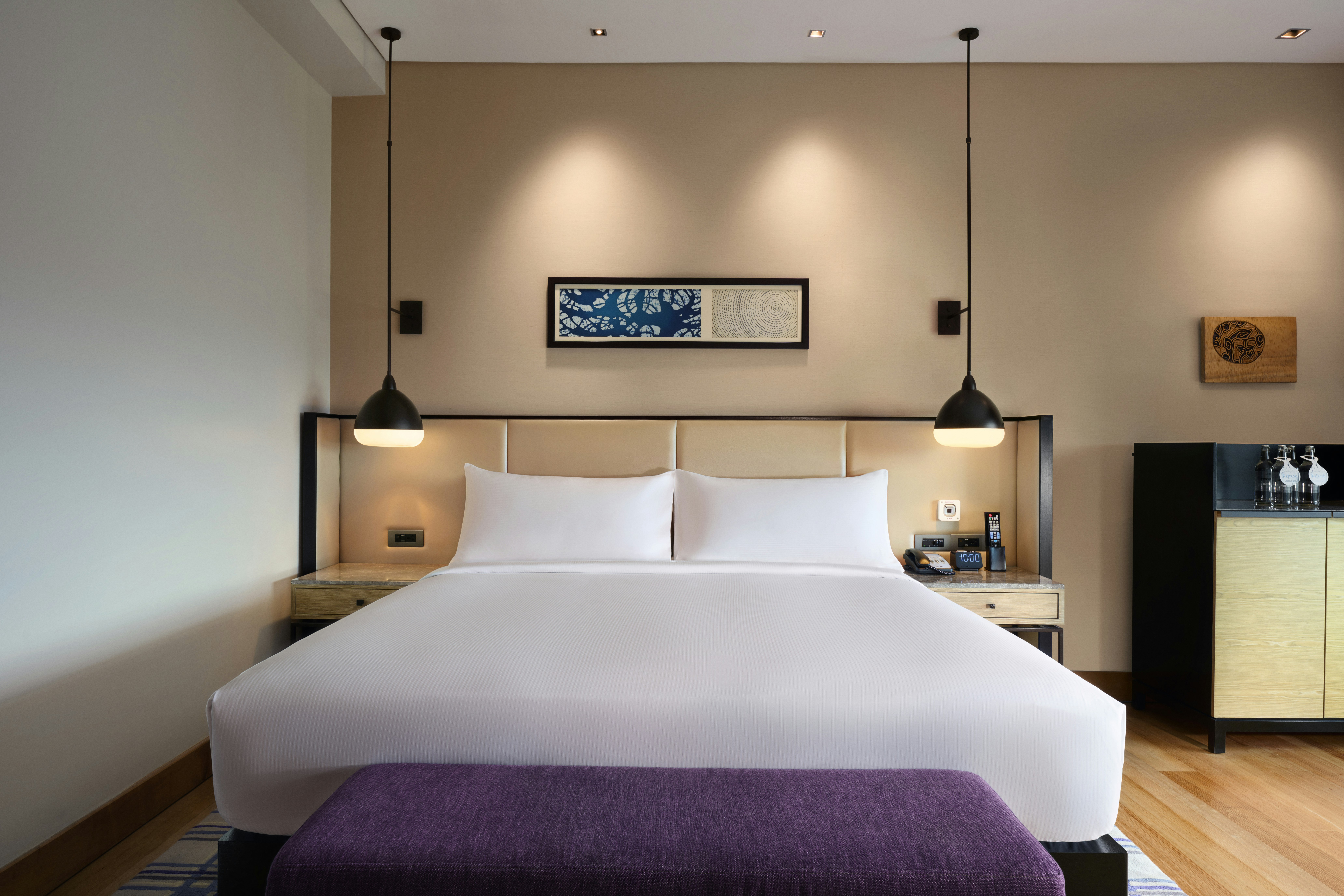غرفة بسرير كينج بإطلالة على البحيرة لذوي الإعاقة، Hilton Kuala Lumpur 3/6