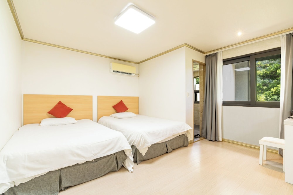 Resort, 3 Double Beds، Dammora Hotel and Resort 3/8