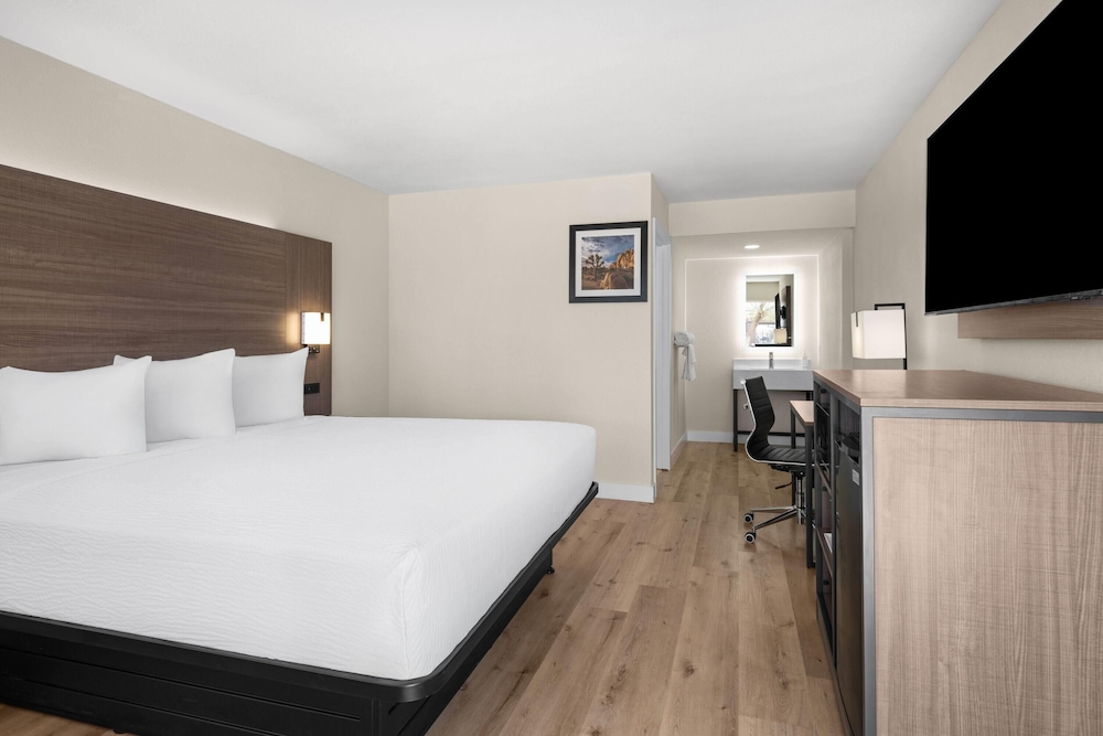 Travelodge by Wyndham Imperial/El Centro 12/48
