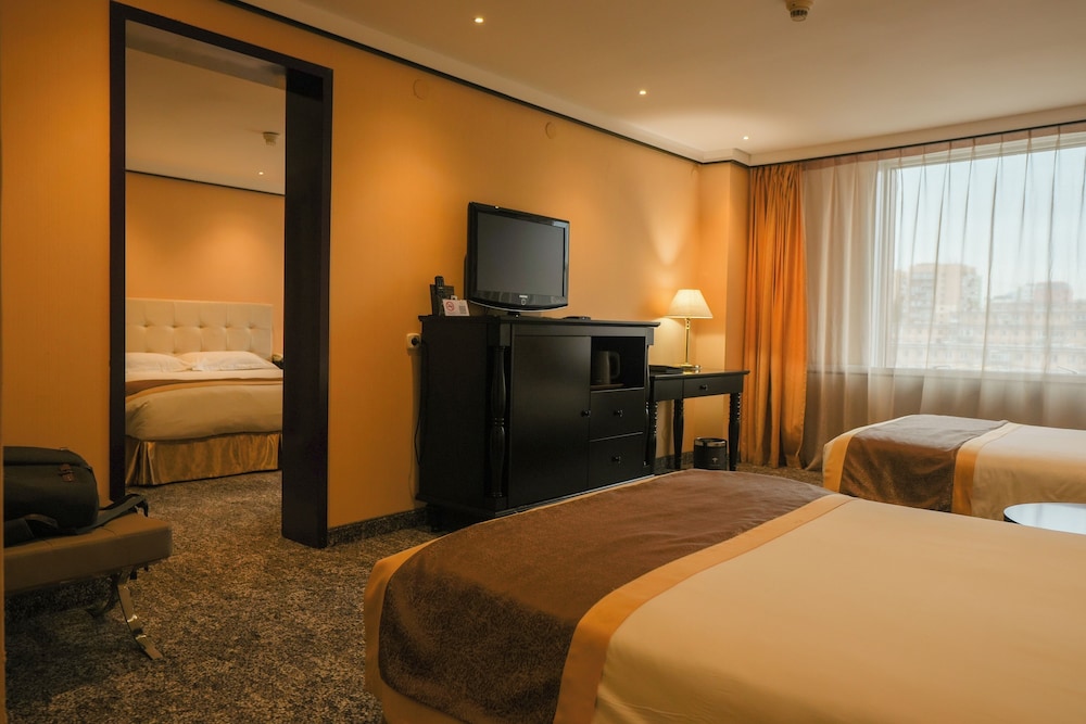 Comfort, Suite, 3 Beds