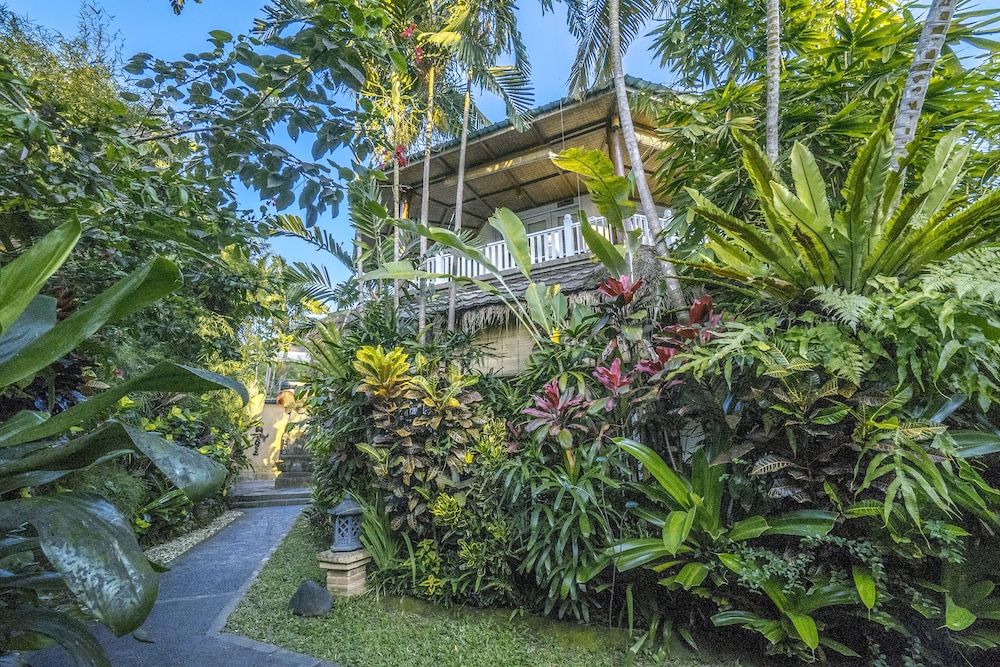 Gajah Biru Bungalows 41/50