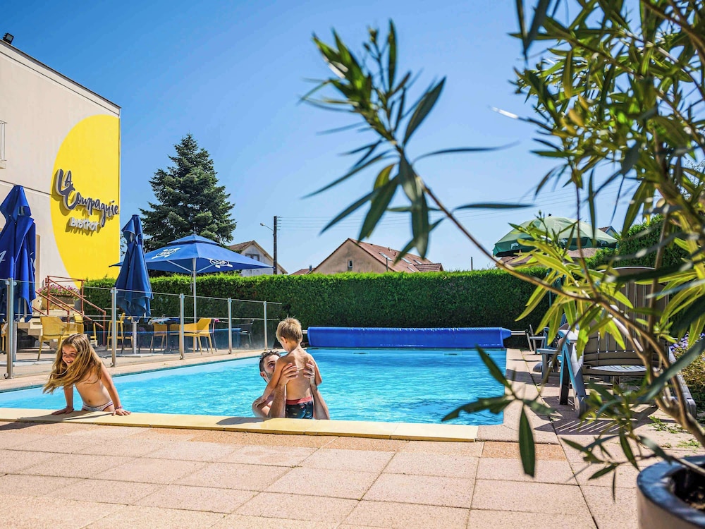 swimming pool spa