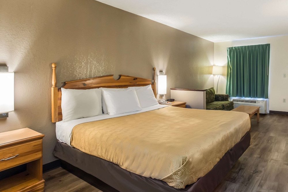 Econo Lodge Clinton - Jackson West, MS 17/25