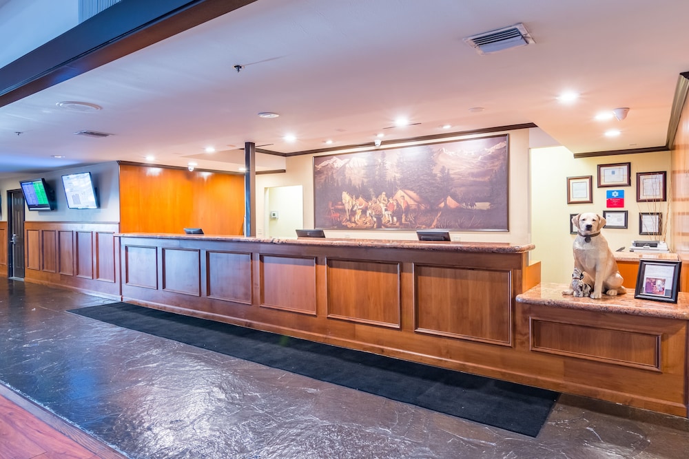 Lobby at SureStay Plus Hotel by Best Western Reno Airport, RENO - NV