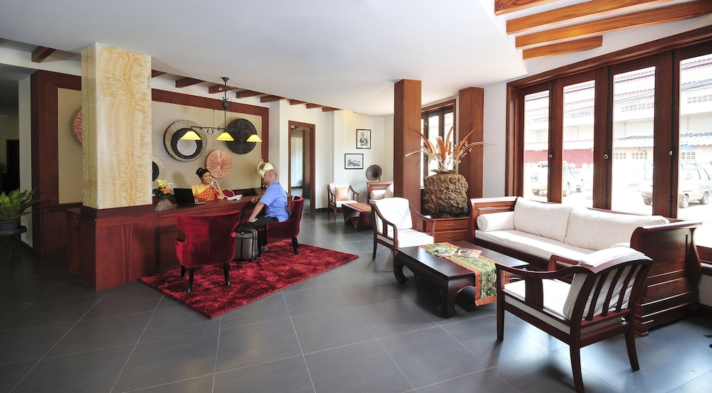 Salana Bouqitue Hotel 35/37