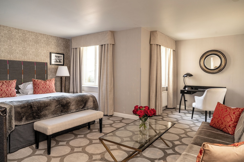 BUSINESS, KING BED, SOFA