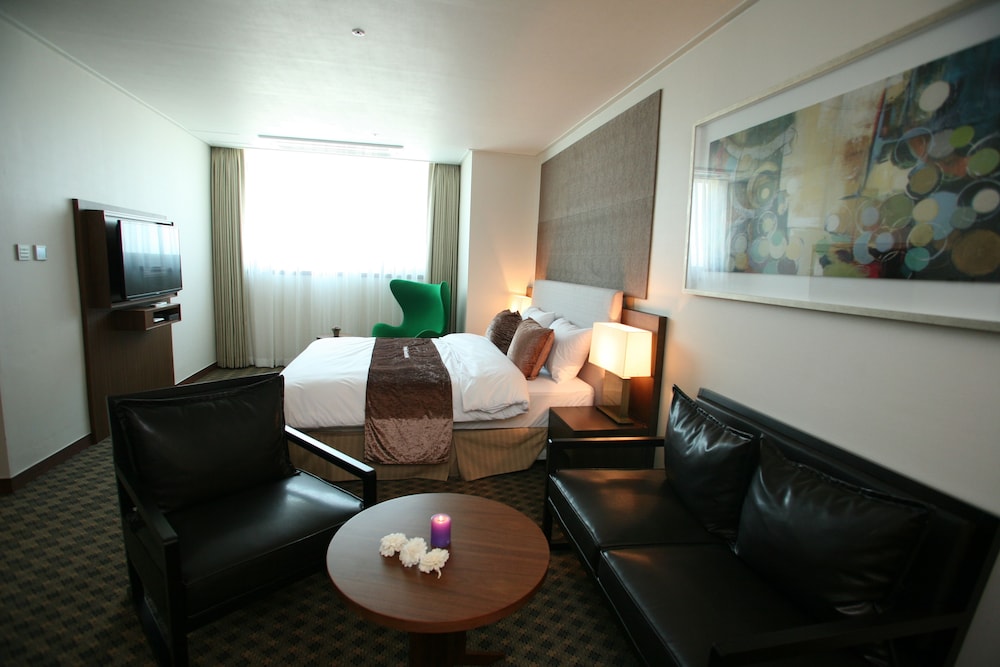 Hyunjin Tourist Hotel 44/72