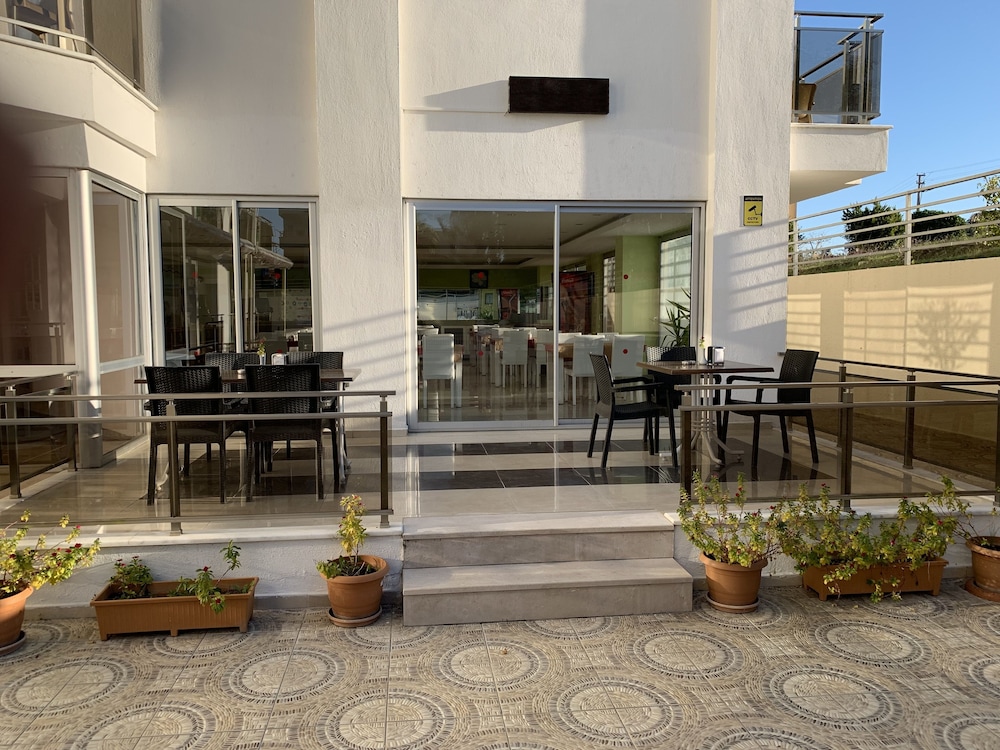 A Hotel Side 8/54