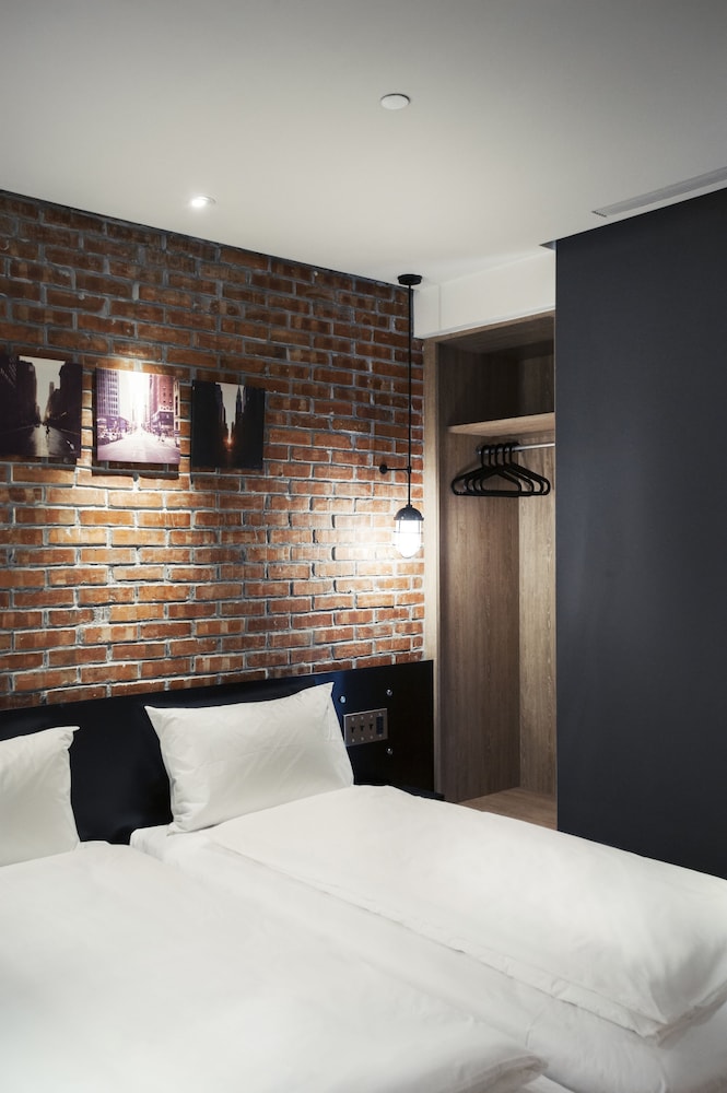 Check Inn Hotel 37/70