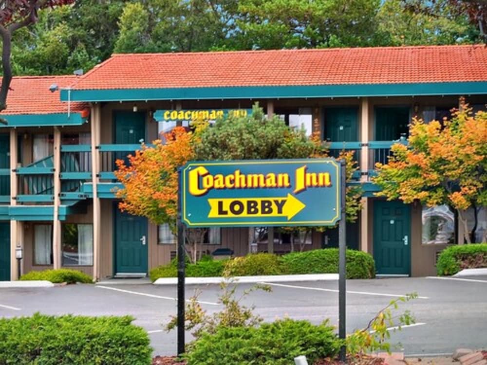 Coachman Inn Suites 6/64
