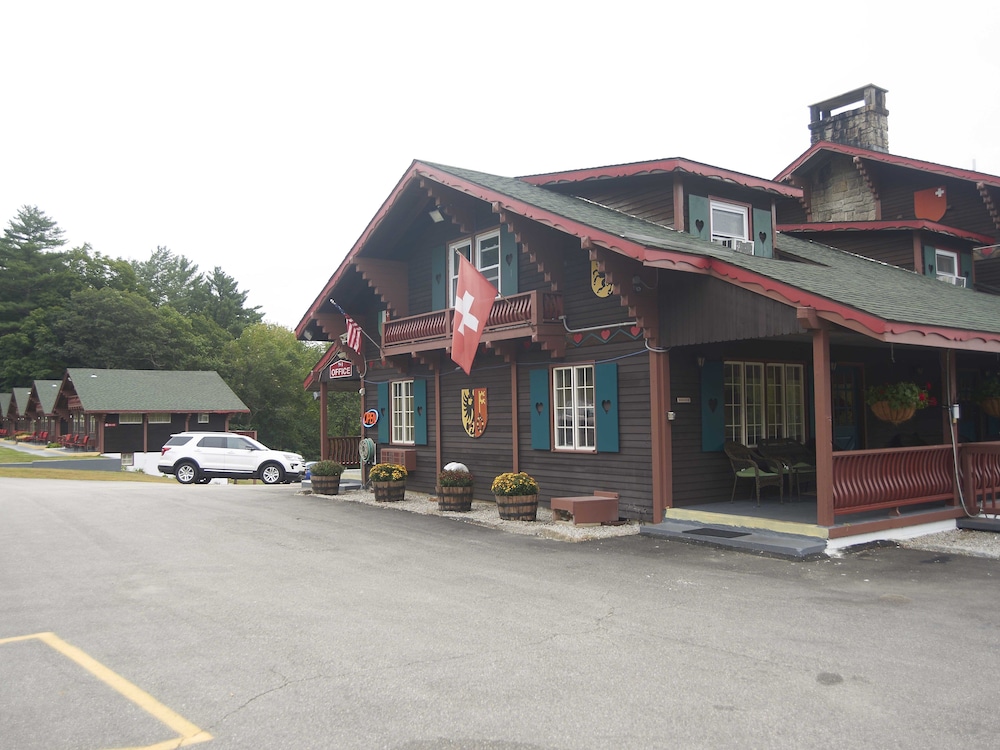 Swiss Chalets Village Inn 4/50