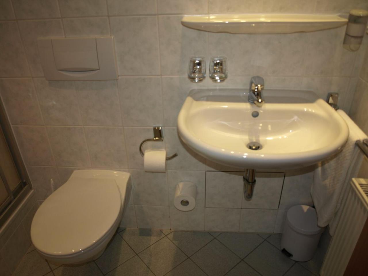 Room, Triple