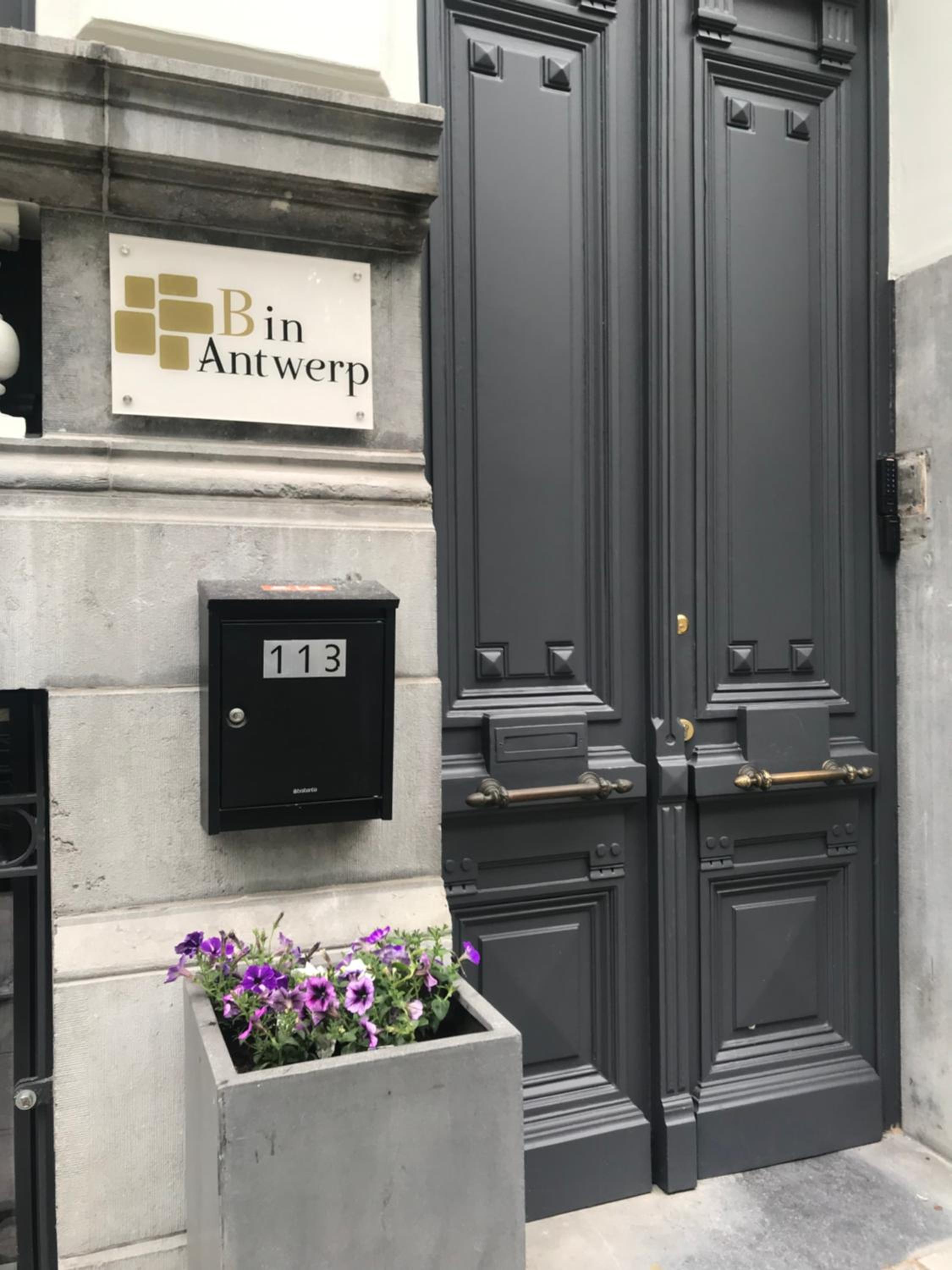 B in Antwerp 24/30