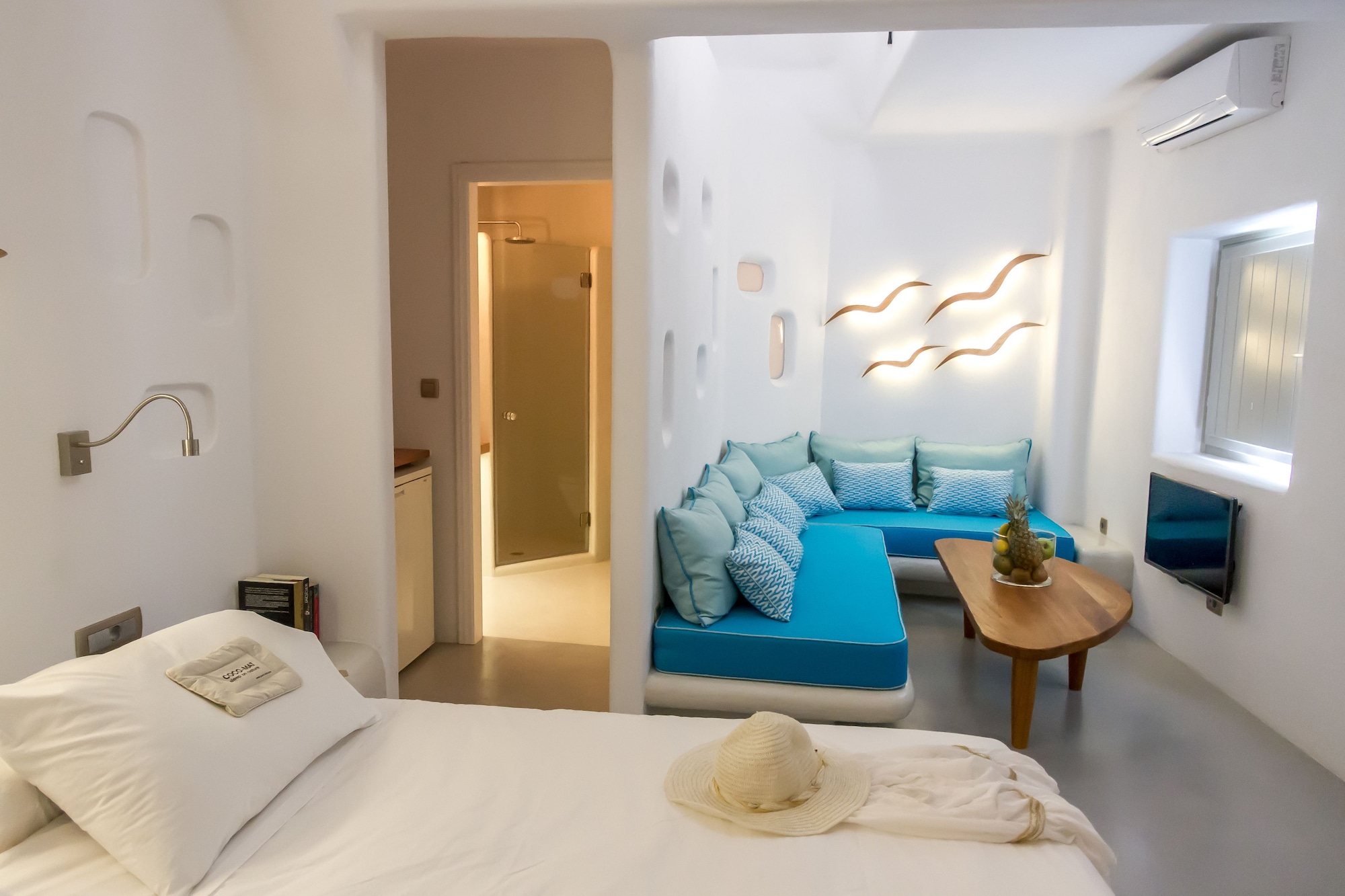 Honeymoon, Suite, Double Bed, Caldera View, Outdoor Jetted Tub، La Perla Villas And Suites Adults Only 9/10