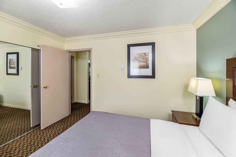 Efficiency, Suite, 2 Queen Beds