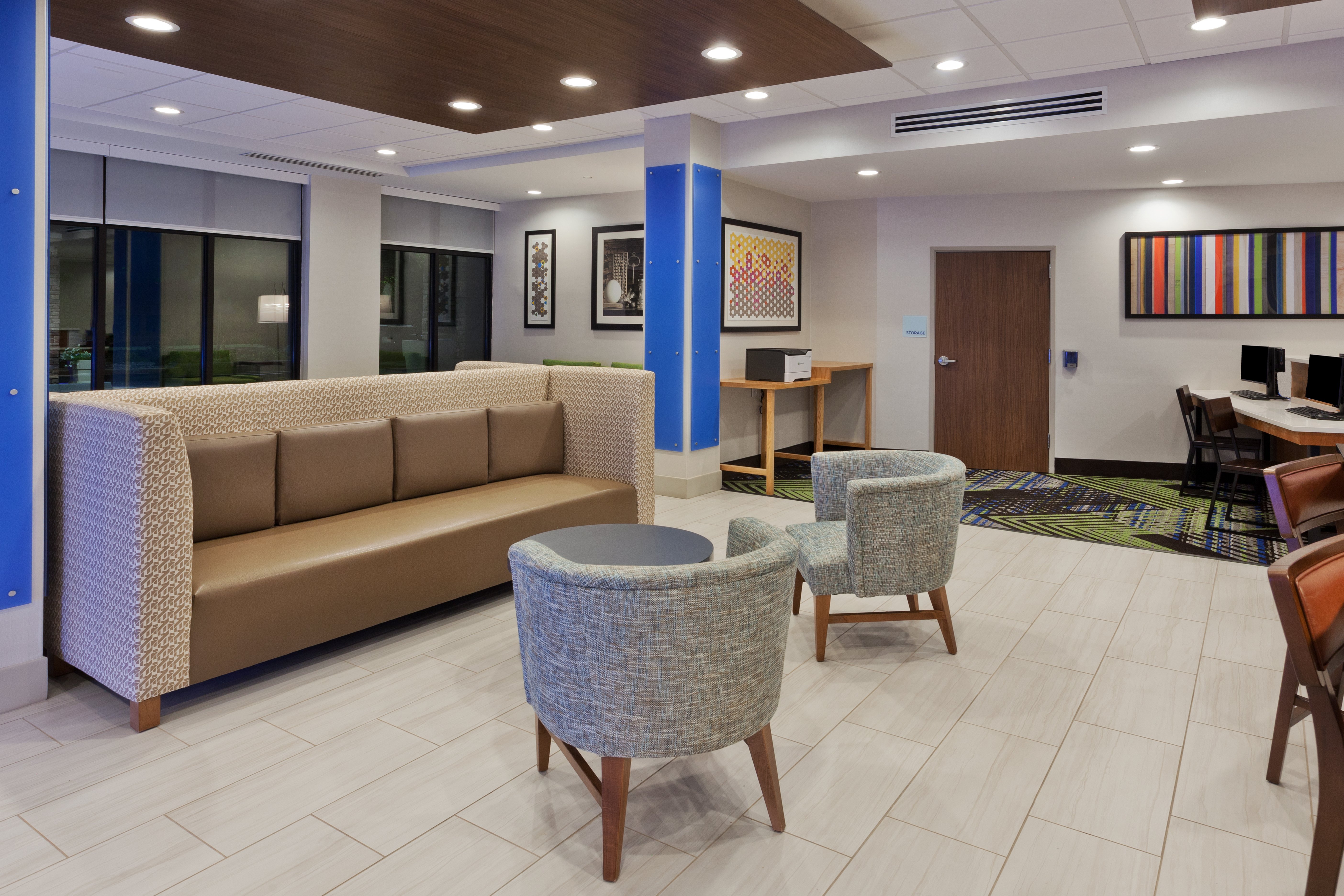 Holiday Inn Express & Suites Fayetteville 31/62