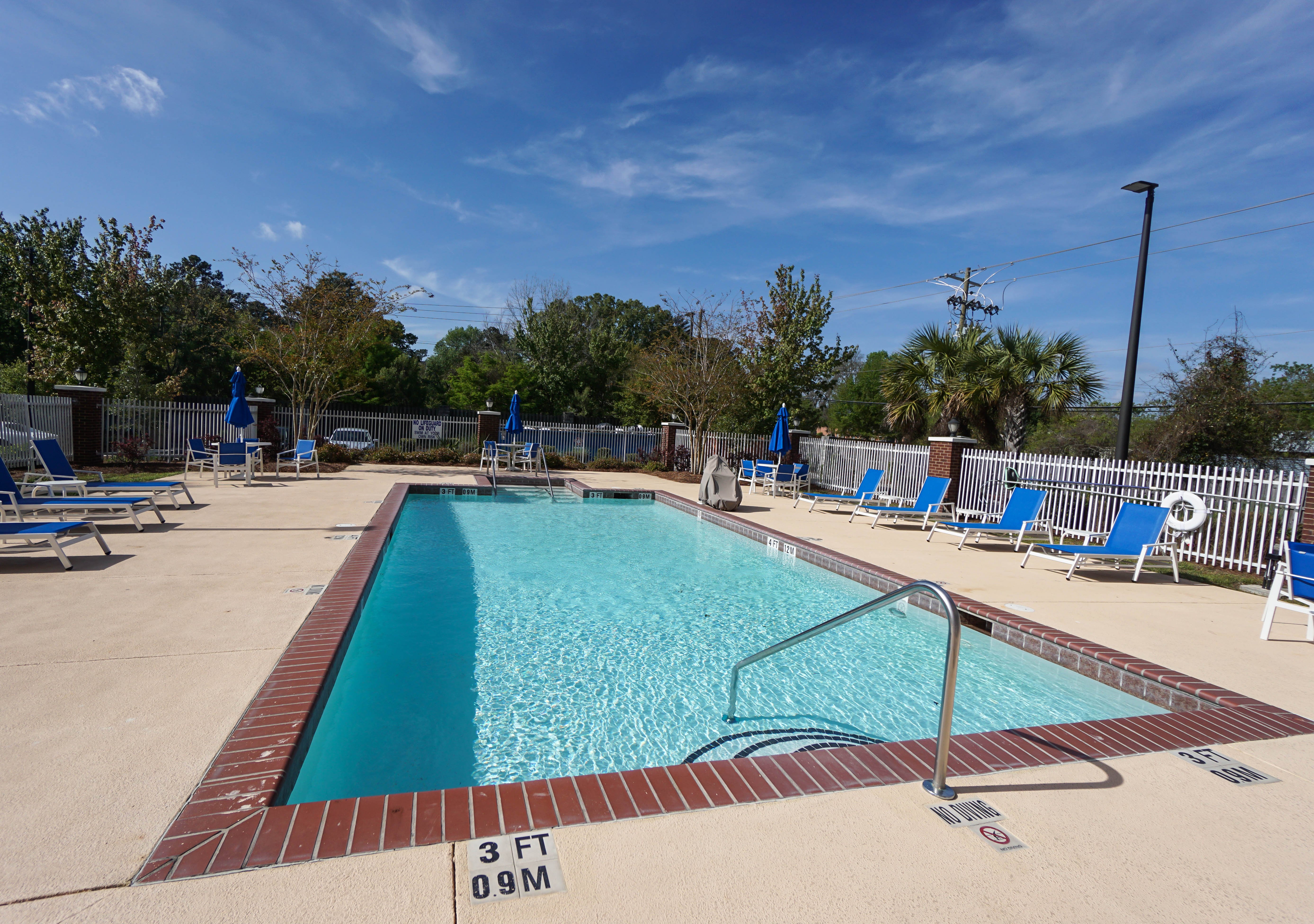 Holiday Inn Express Hotel Suites Savannah Midtown 37/81