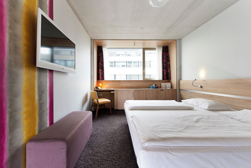 Simm's Hotel 11/41