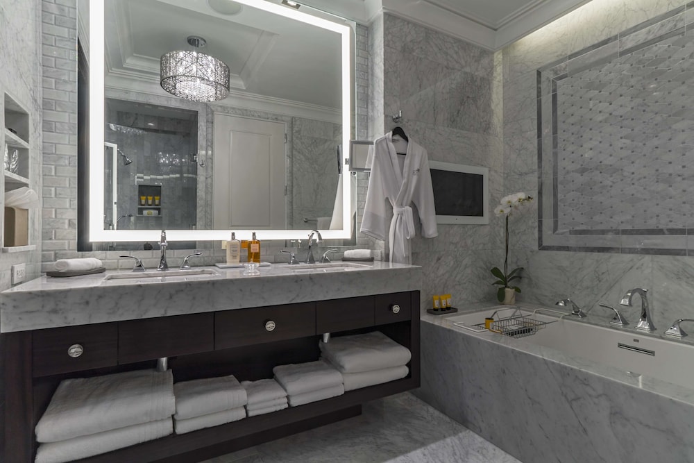 EXECUTIVE, SUITE