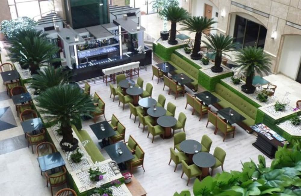 Surabaya Suites Hotel Powered by Archipelago 9/66