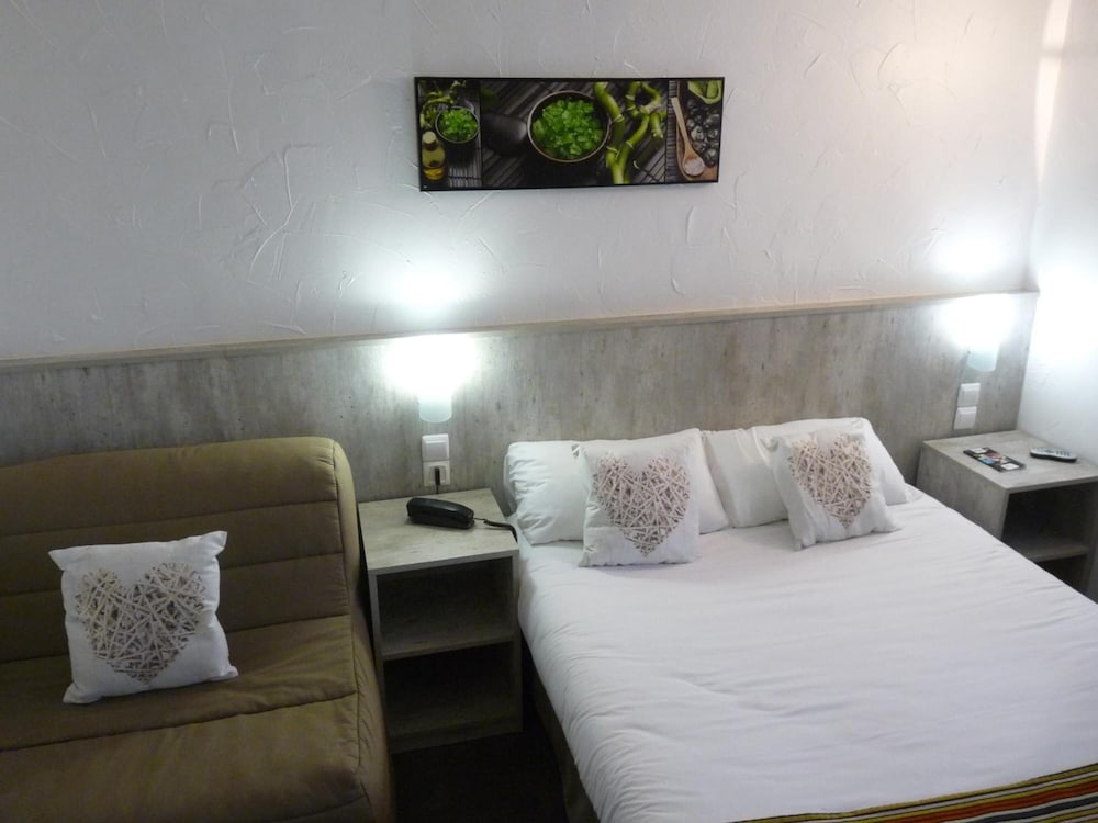 Brit Hotel Bosquet 27/50