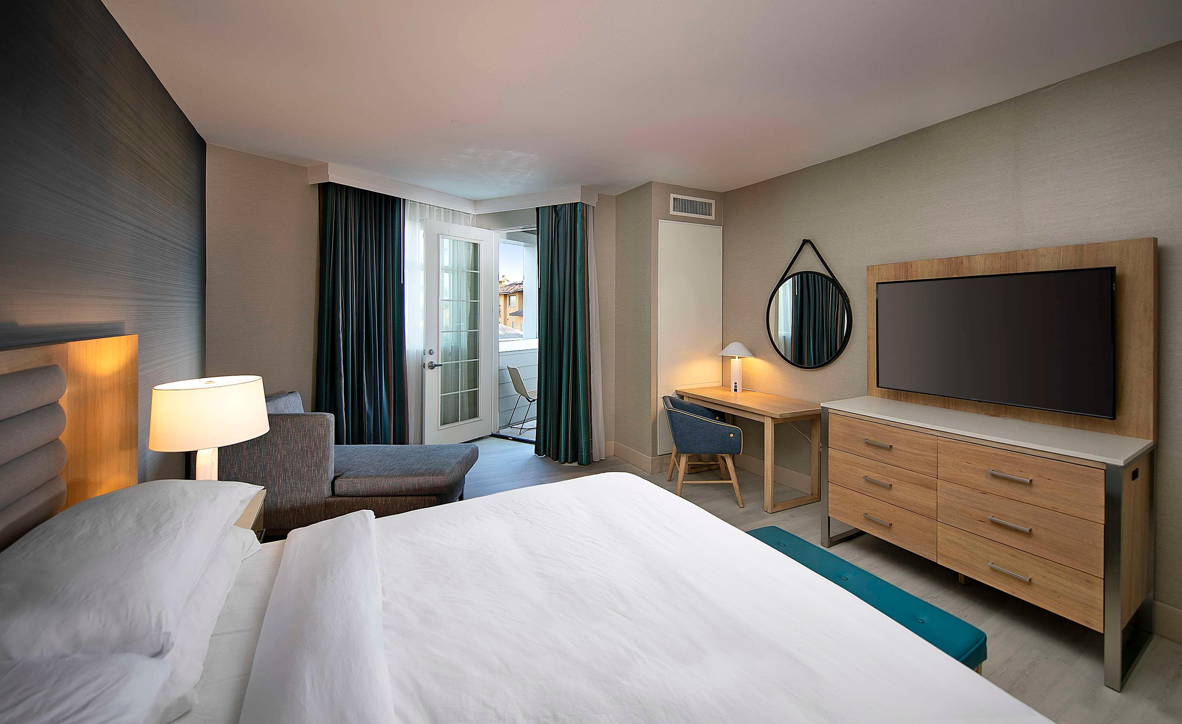 غرفة ديلوكس بسرير كينج، Inn at the Pier Pismo Beach 2/6