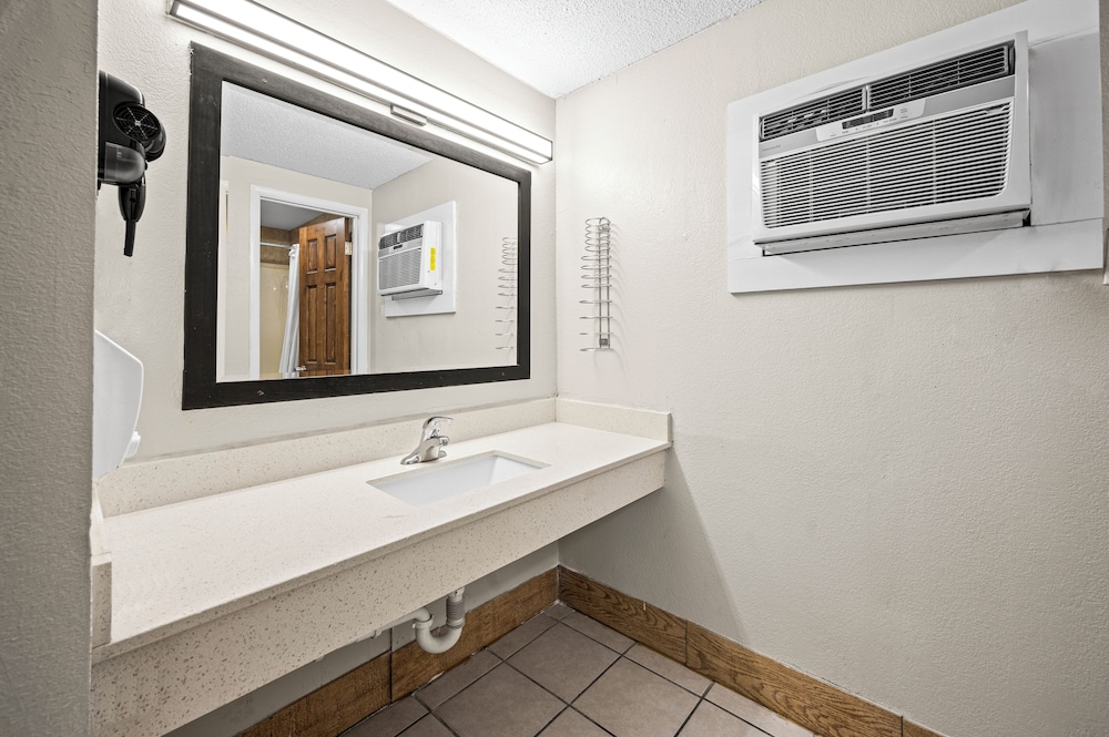 Country Town N Suites 62/65