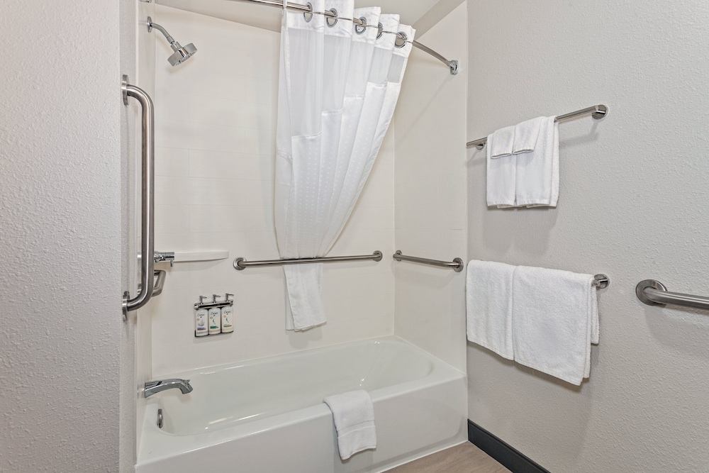 Holiday Inn Express Hotel Suites Chicago Algonquin 73/75