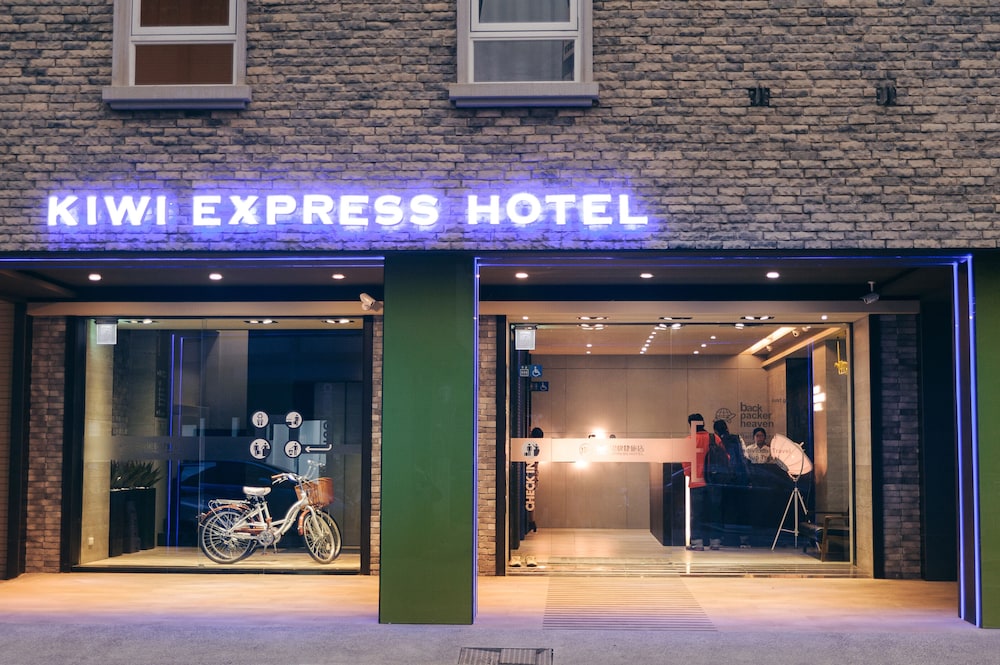 Kiwi Express Hotel-Taichung Station Branch Ii 7/60