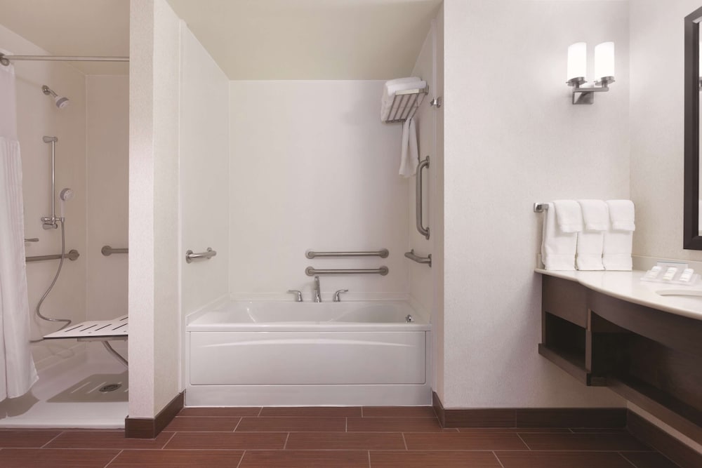 Hilton Garden Inn Rochester Downtown NY 17/66