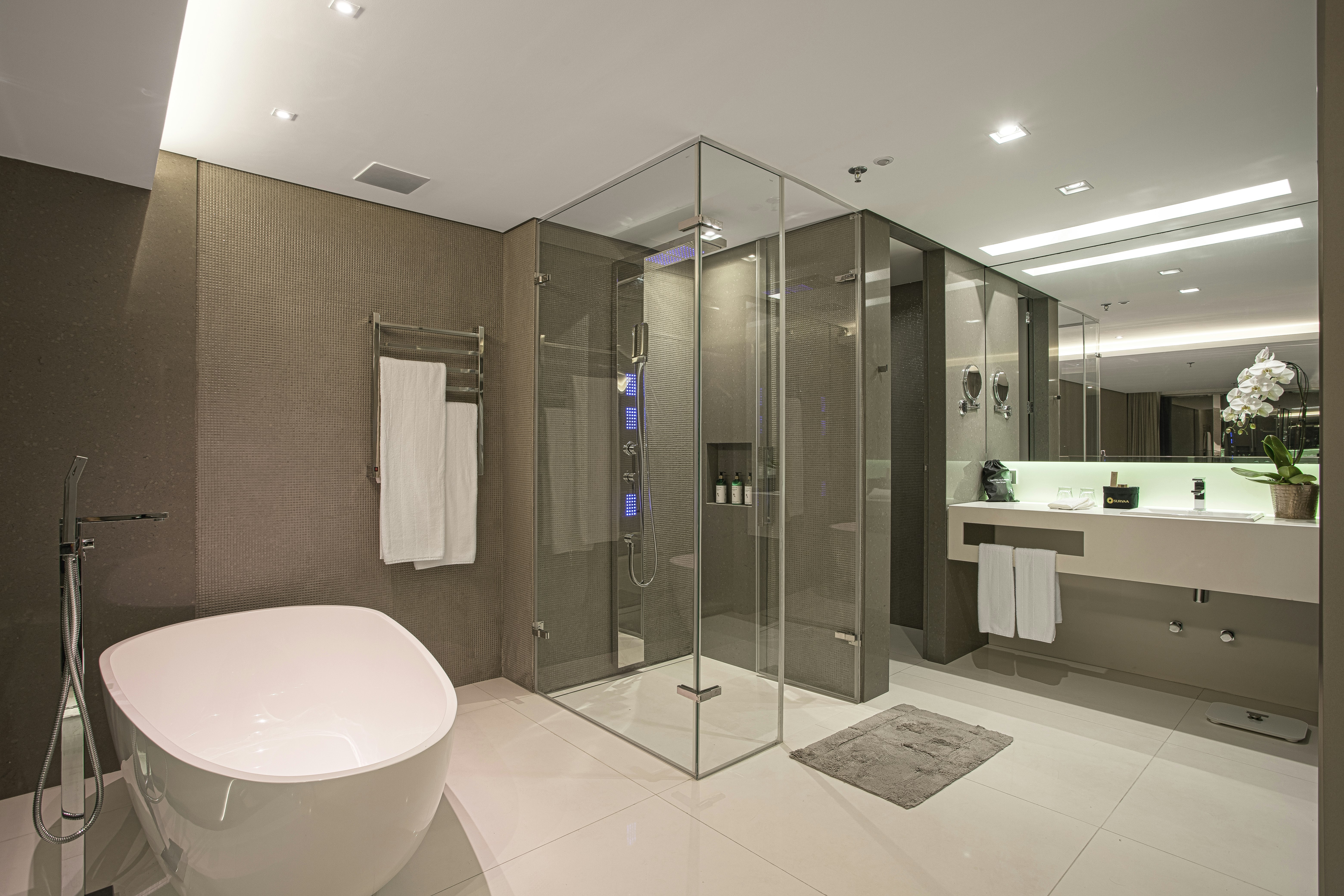 Suryaa Hotel Pinhais, Curio Collection by Hilton 44/50